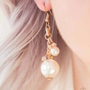 Paparazzi Jewelry Accessories - Timelessly Traditional - Gold Earrings - Vintage
